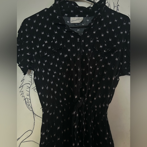 Universal Thread XS jumpsuit short sleeved dark blue/ black patterned romper - Picture 4 of 5